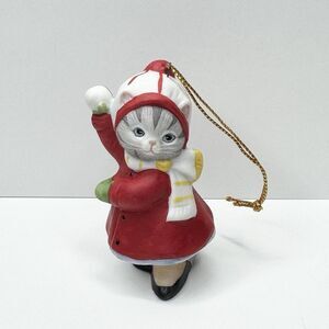1989 Schmid Kitty Cucumber Christmas Ornament Snowball Fight Cat Kitten Figurine
